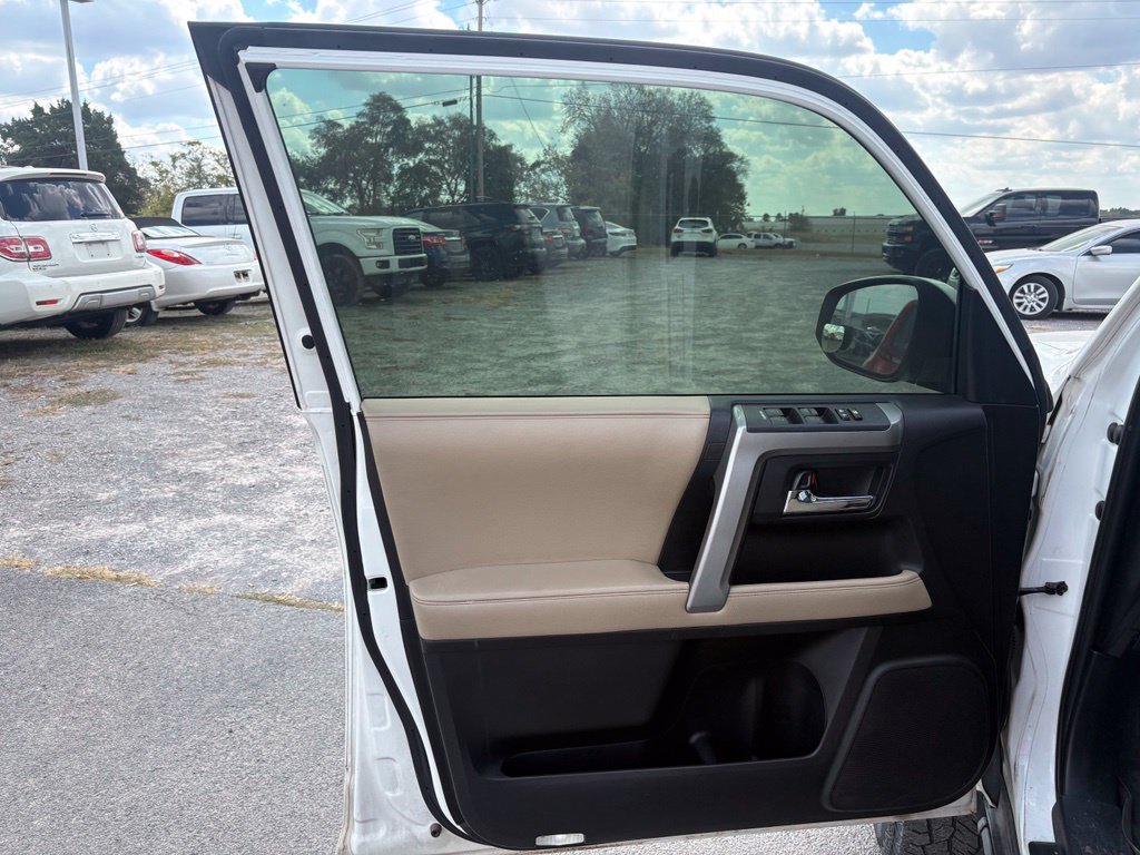 Used 2017 Toyota 4Runner SR5 Premium AWD/4WD image 17