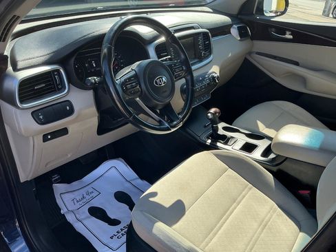 Used 2018 Kia Sorento AWD image 16