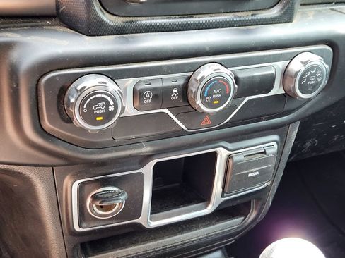 Used 2019 Jeep Wrangler Unlimited Sport AWD/4WD image 21