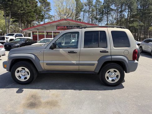 Used 2005 Jeep Liberty Sport image 3