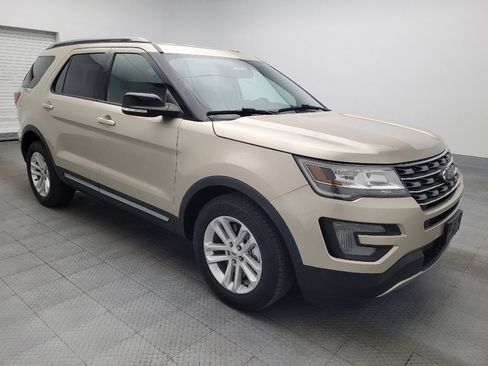 Used 2017 Ford Explorer XLT w/ Equipment Group 202A FWD image 13