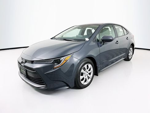 Used 2025 Toyota Corolla LE image 3