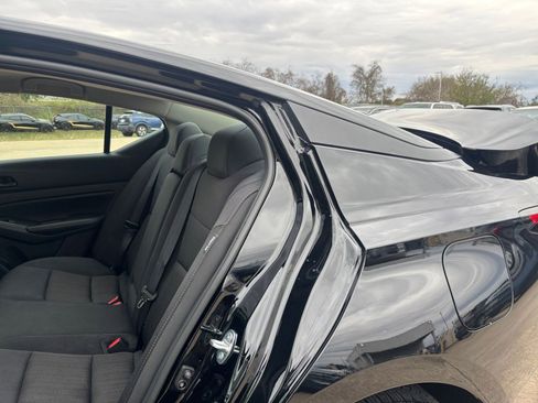 Used 2025 Nissan Altima 2.5 SV image 23