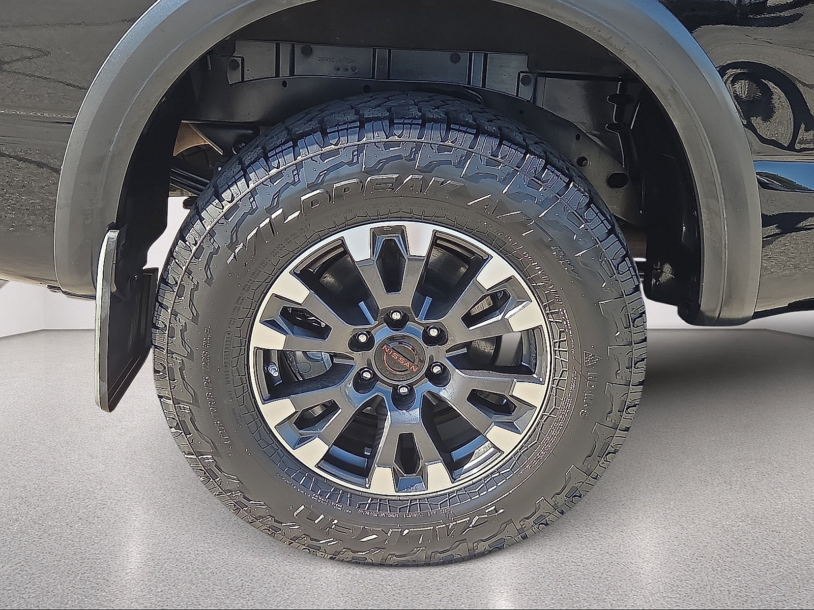 Used 2023 Nissan Titan PRO-4X w/ Pro-4x Convenience Package AWD/4WD image 17