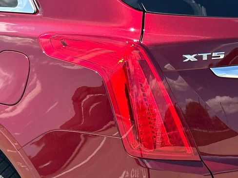 Used 2017 Cadillac XT5 Premium Luxury FWD image 10