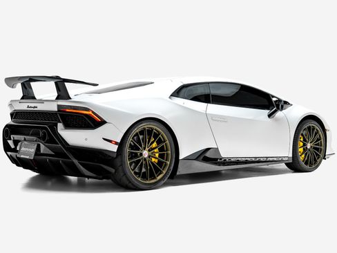 Used 2018 Lamborghini Huracan Performante AWD/4WD image 2