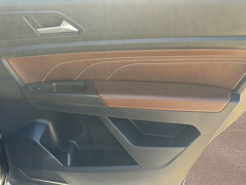 Used 2023 Volkswagen Atlas SE w/ Panoramic Sunroof Package FWD image 12