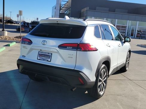 Used 2022 Toyota Corolla Cross XLE image 3