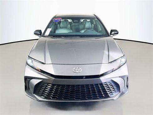 Used 2025 Toyota Camry SE image 2