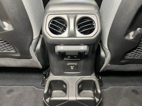 Used 2024 Jeep Wrangler Unlimited Rubicon w/ XTREMEE 35" Tire Package image 23