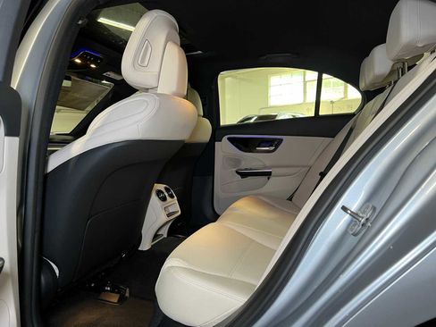 Used 2025 Mercedes-Benz C 300 4MATIC Sedan image 17