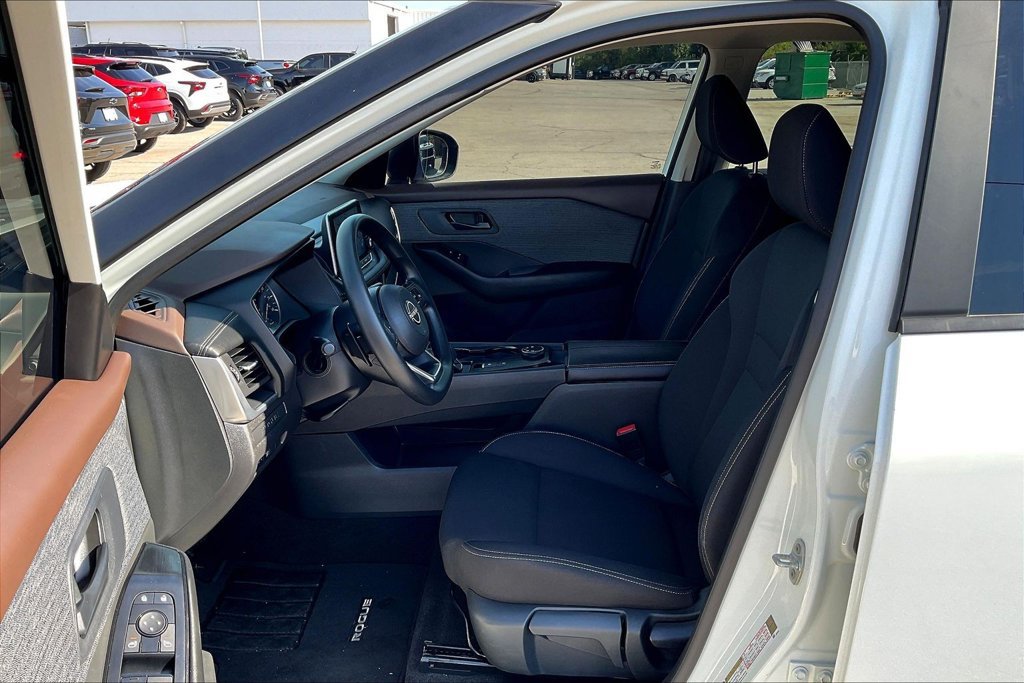 Used 2023 Nissan Rogue S AWD/4WD image 22