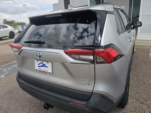 Used 2020 Toyota RAV4 XLE w/ Convenience Package image 11