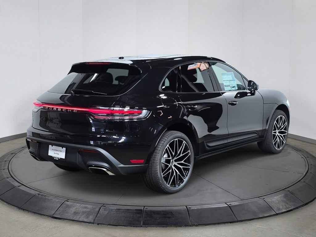Certified 2026 Porsche Macan AWD/4WD image 7