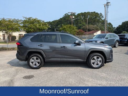 Used 2022 Toyota RAV4 XLE w/ Convenience Package FWD image 3