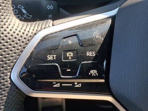 Used 2022 Volkswagen Tiguan SEL R-Line image 22