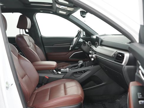 Used 2023 Kia Telluride EX w/ EX Captain's Chair Package AWD/4WD image 11