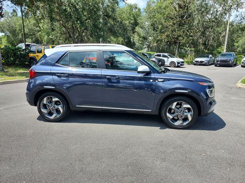 Certified 2024 Hyundai Venue Limited FWD image 6