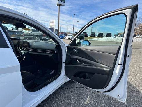 Used 2024 Hyundai Elantra SEL image 15