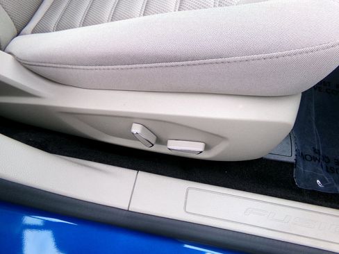 Used 2018 Ford Fusion SE image 34