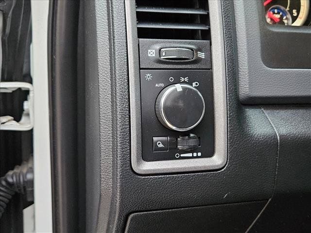 Used 2018 RAM 2500 Tradesman w/ Chrome Appearance Group AWD/4WD image 11