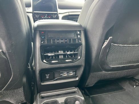 Used 2023 Jeep Grand Cherokee L Limited AWD/4WD image 25