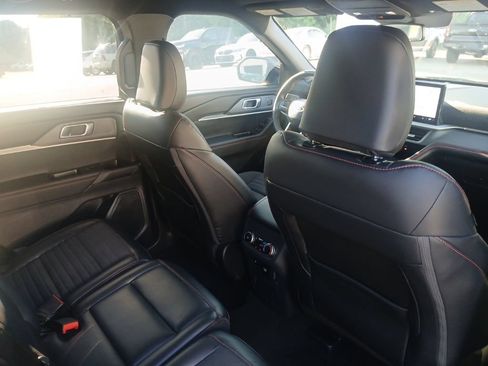 Used 2025 Ford Explorer ST-Line w/ ST-Line Street Pack AWD/4WD image 16