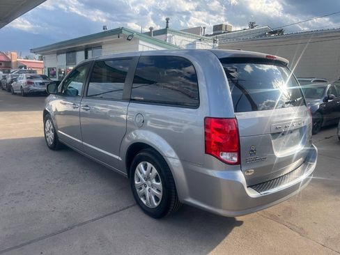 Used 2018 Dodge Grand Caravan SE w/ UConnect Hands-Free Group FWD image 5
