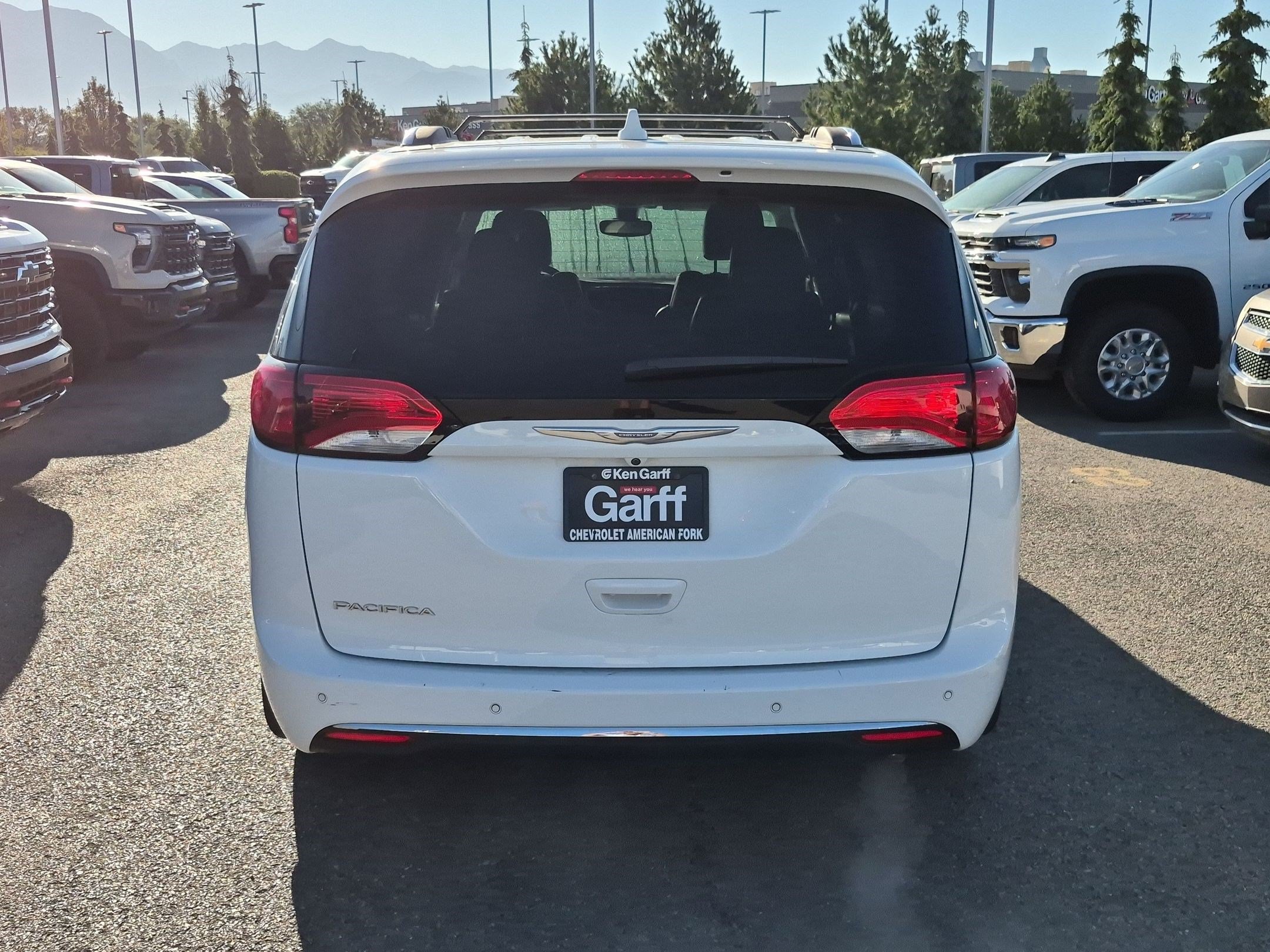 Used 2017 Chrysler Pacifica Touring-L Plus w/ Tire & Wheel Group FWD image 4