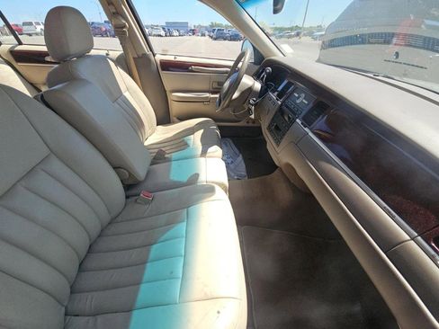Used 2004 Lincoln Town Car Signature RWD image 11