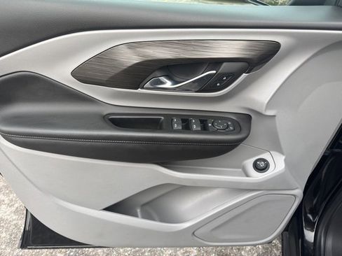 Used 2023 GMC Terrain SLE w/ Driver Convenience Package image 10