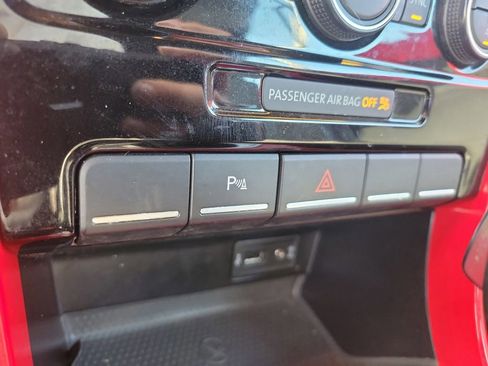 Used 2019 Volkswagen Beetle 2.0T SE w/ SE Premium Package image 21