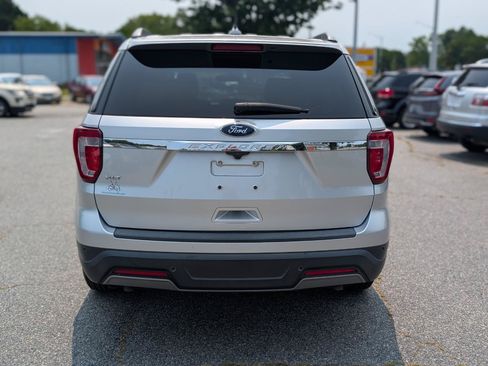 Used 2019 Ford Explorer XLT w/ Equipment Group 202A FWD image 5