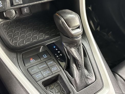 Used 2021 Toyota RAV4 XLE Premium AWD/4WD image 34