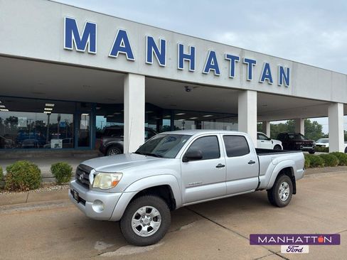 Used 2010 Toyota Tacoma PreRunner RWD image 1