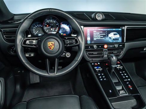 Certified 2026 Porsche Macan AWD/4WD image 19