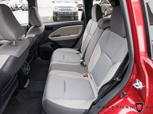 Used 2025 Subaru Forester Premium image 33