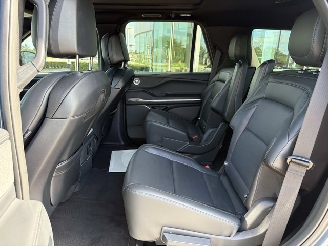 New 2027 Lincoln Navigator Reserve w/ Jet Appearance Package AWD/4WD image 14