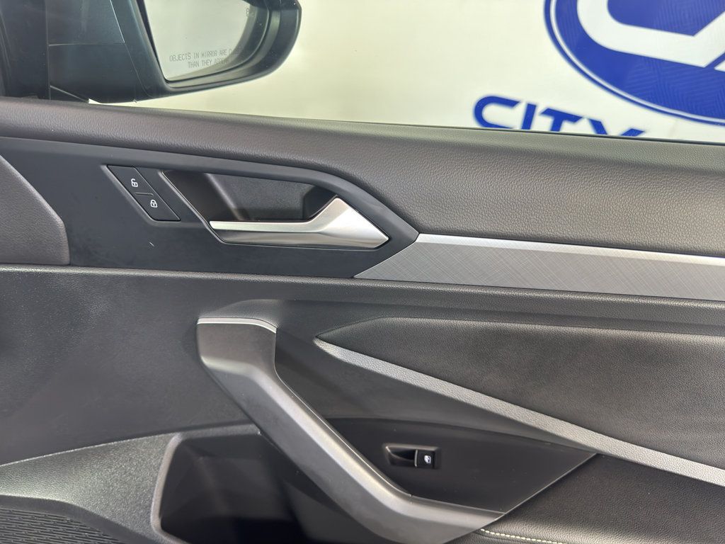 Used 2022 Volkswagen Jetta SE FWD image 39