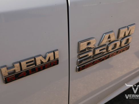 Used 2015 RAM 2500 Tradesman w/ Chrome Appearance Group image 11