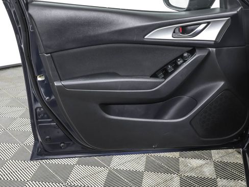 Used 2017 MAZDA MAZDA3 Sport image 32