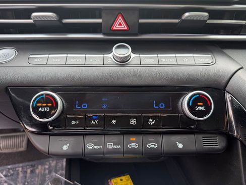 Used 2025 Hyundai Elantra SEL image 26