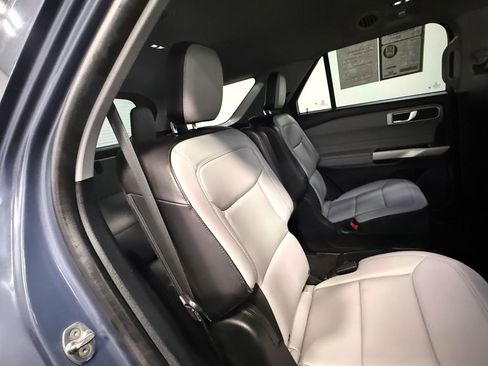 Used 2021 Ford Explorer XLT w/ Equipment Group 202A AWD/4WD image 16