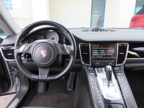 Used 2013 Porsche Panamera S image 43