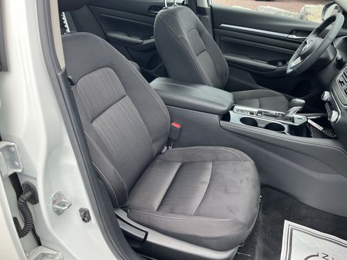 Used 2023 Nissan Altima 2.5 SV w/ SV Premium Package AWD/4WD image 3