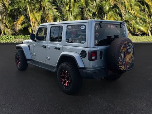 Used 2022 Jeep Wrangler Unlimited Sahara w/ Cold Weather Group AWD/4WD image 8