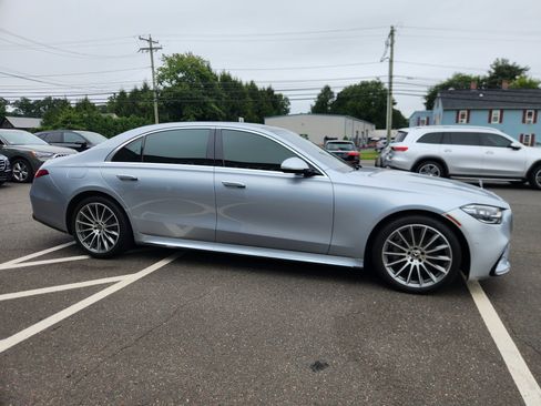 Used 2022 Mercedes-Benz S 500 4MATIC w/ AMG Line Package image 13