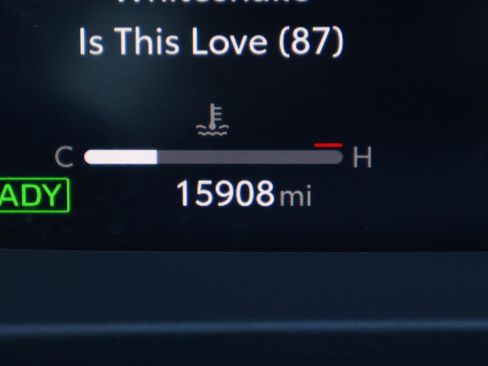 Used 2025 Toyota Crown Signia XLE image 31