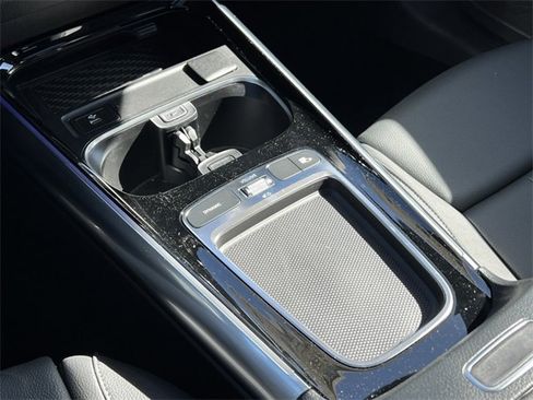 Certified 2025 Mercedes-Benz GLA 250 4MATIC image 27