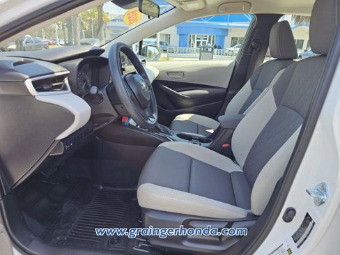 Used 2025 Toyota Corolla LE image 10